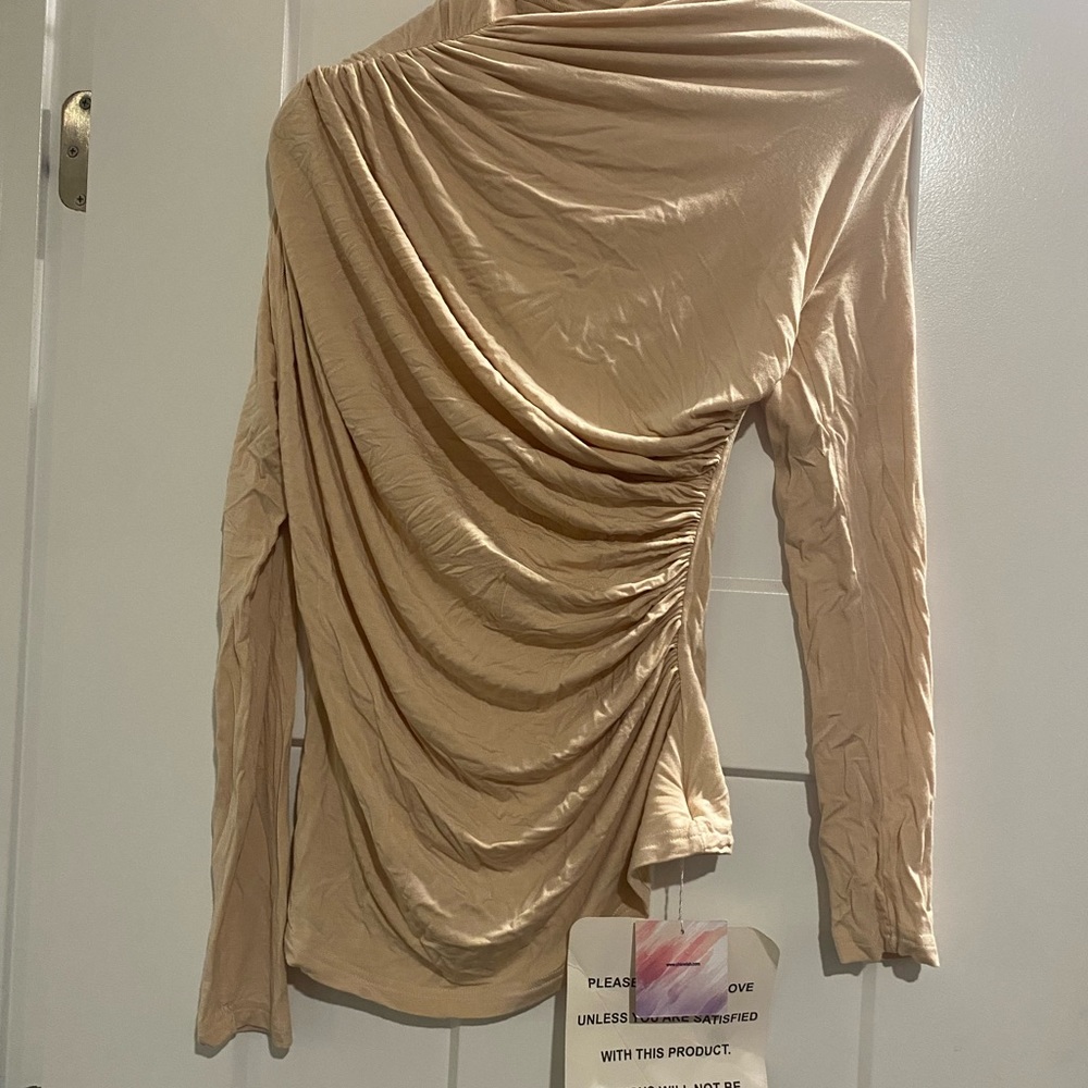 NWOT ruched long sleeve top in cream from Chic Wish. Size small.